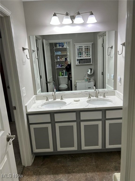 180 Elizabeth Pkwy, Akron, OH 44304 - bathroom featuring toilet and double vanity