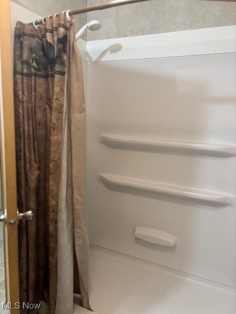 14 Carpenter Blvd, Marshallville, OH 44645 - bathroom with curtained shower