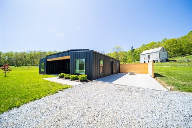 4059 Township Road 271, Killbuck, OH 44637 - view of front of property featuring board and batten siding