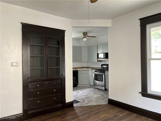 3039 W St, Weirton, WV 26062 - kitchen with black appliances, dark wood-style floors, ceiling fan, and gray cabinetry