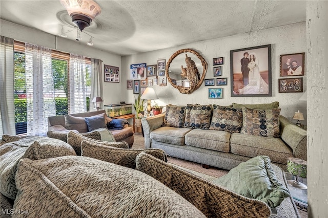 2212 Randall St, Lorain, OH 44052 - living area with a textured ceiling