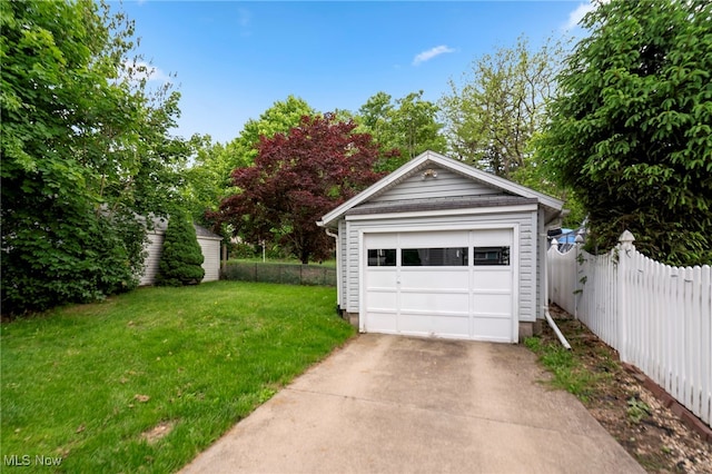 494 W Columbia St, Alliance, OH 44601 - detached garage featuring driveway