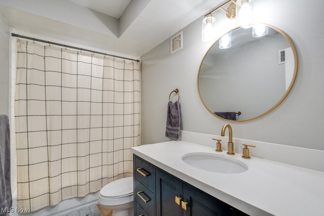 bathroom with toilet, a shower with shower curtain, and vanity