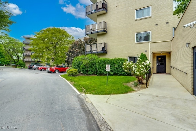 view of apartment building / complex featuring uncovered parking