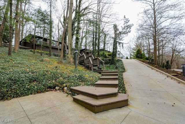 1367 Mockingbird Dr, Kent, OH 44240 - view of community with stairs