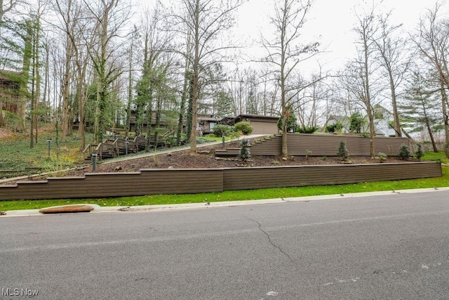 1367 Mockingbird Dr, Kent, OH 44240 - view of yard