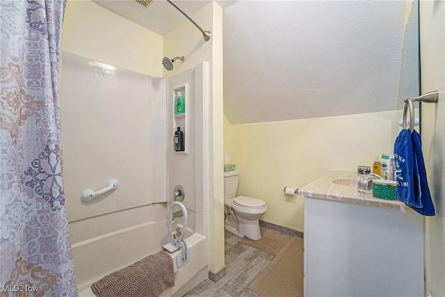 2024 W 10th St, Ashtabula, OH 44004 - full bathroom featuring toilet, wood finished floors, shower / bath combo with shower curtain, vanity, and lofted ceiling