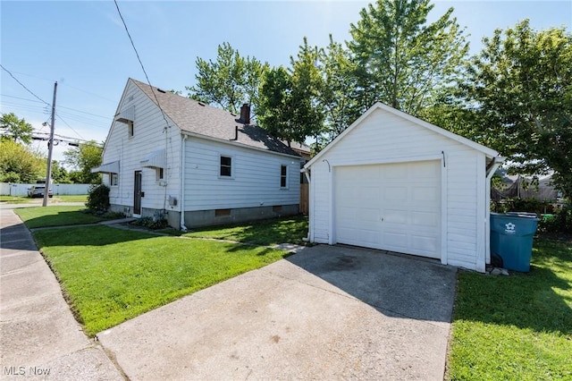 125 E 30th St, Lorain, OH 44055 - detached garage featuring driveway