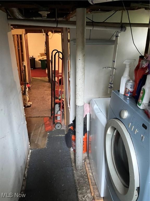 1293 W Jackson St, Painesville, OH 44077 - laundry room featuring separate washer and dryer