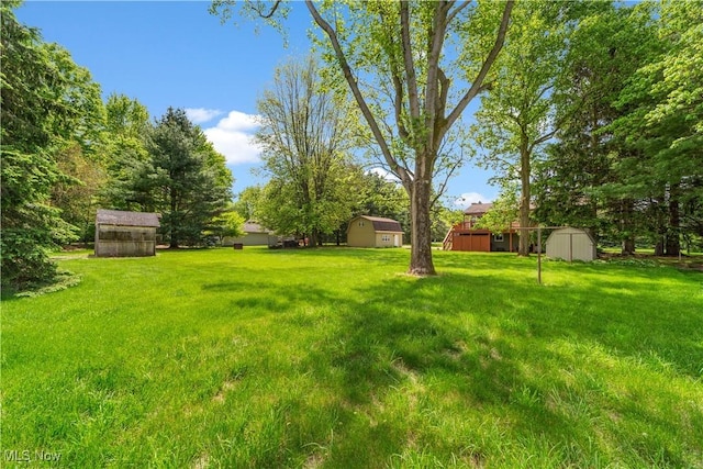 9113 Dean Rd, Vermilion, OH 44089 - view of green lawn