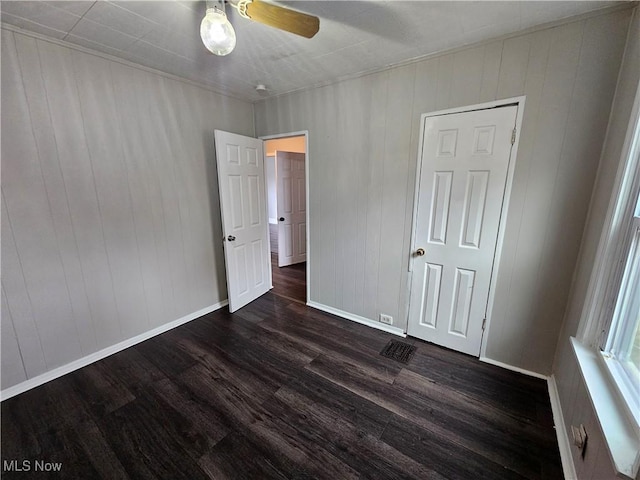 3891 W 21st St, Cleveland, OH 44109 - unfurnished bedroom featuring dark wood-style flooring, baseboards, and ceiling fan