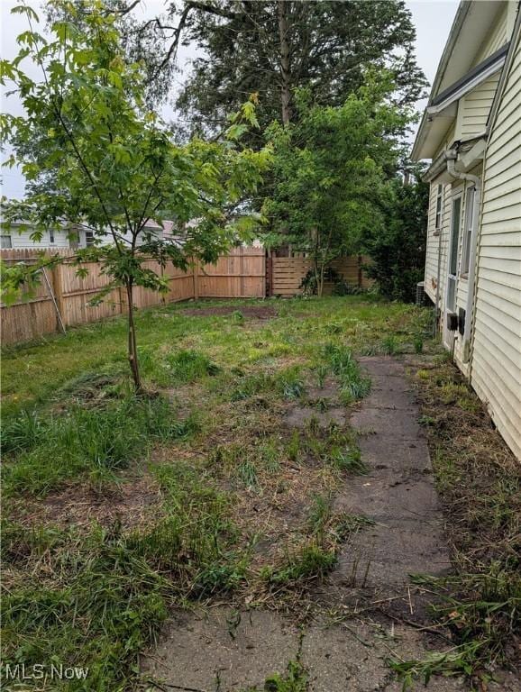 630 N Lincoln Ct, Louisville, OH 44641 - view of yard