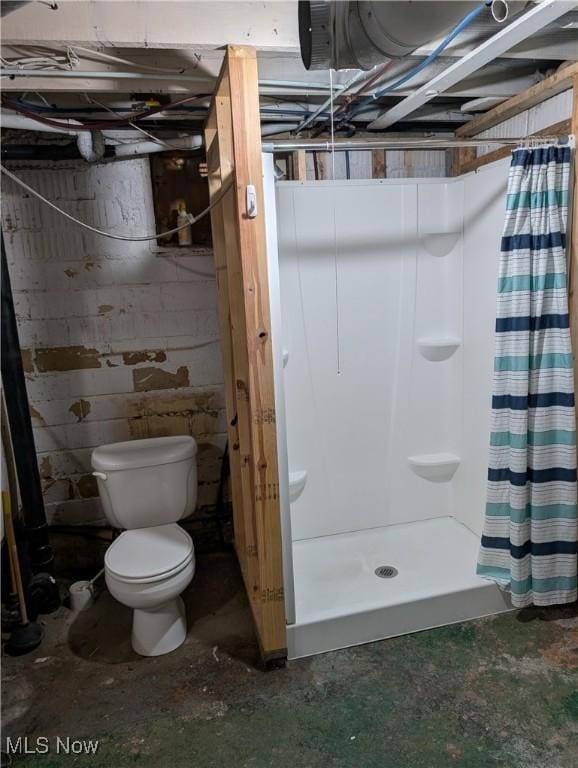 630 N Lincoln Ct, Louisville, OH 44641 - bathroom featuring a shower stall and concrete flooring