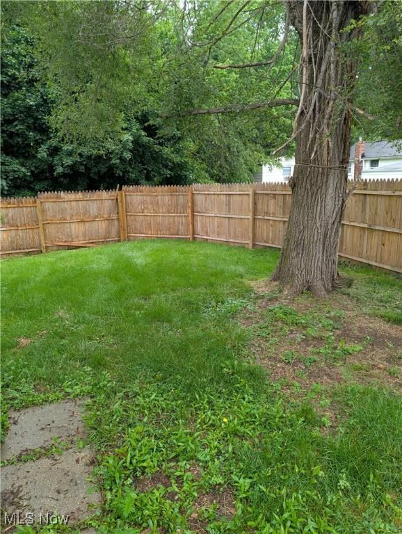 630 N Lincoln Ct, Louisville, OH 44641 - view of fenced backyard
