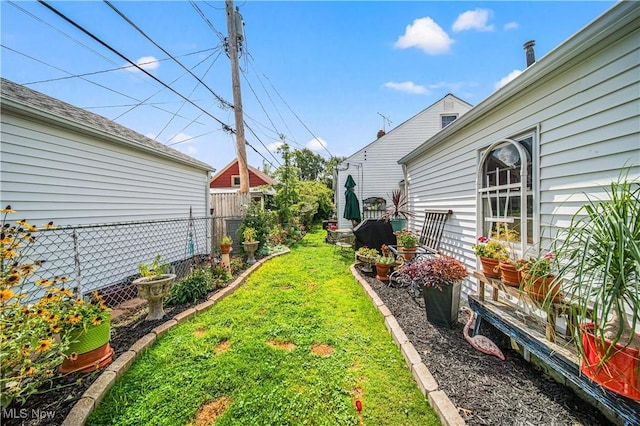 131 E 206th St, Euclid, OH 44123 - view of yard