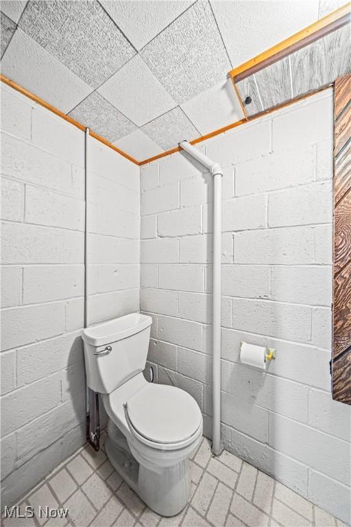 131 E 206th St, Euclid, OH 44123 - bathroom with toilet, concrete block wall, and a drop ceiling