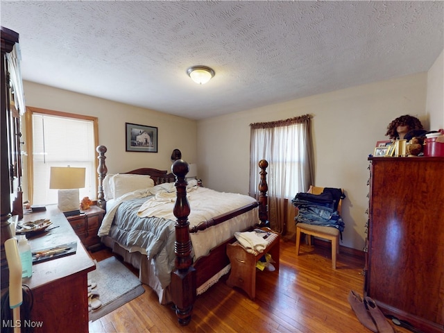 3882 Wallingford Rd, South Euclid, OH 44121 - bedroom featuring light wood-style floors and a textured ceiling