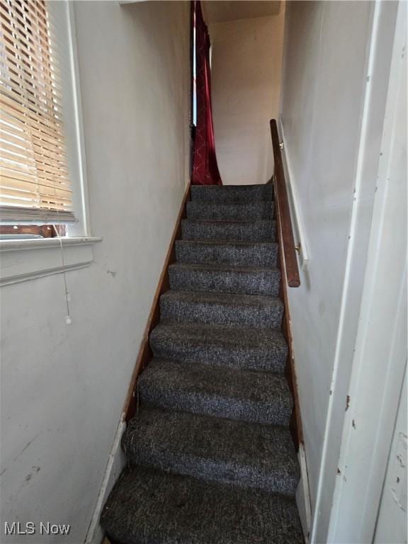 958 E Wilbeth Rd, Akron, OH 44306 - view of staircase