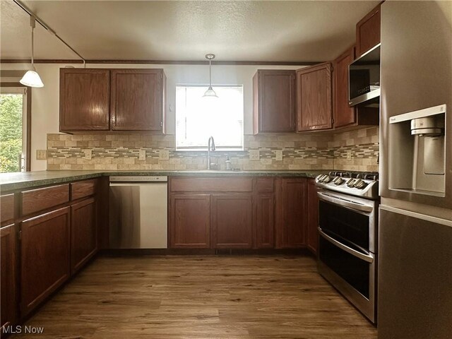 95 Cheyenne Dr, Girard, OH 44420 - kitchen featuring stainless steel appliances, dark countertops, dark wood finished floors, and tasteful backsplash
