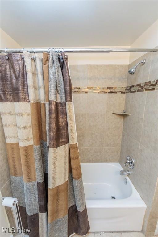 14245 Cedar Rd, South Euclid, OH 44121 - full bath featuring shower / tub combo