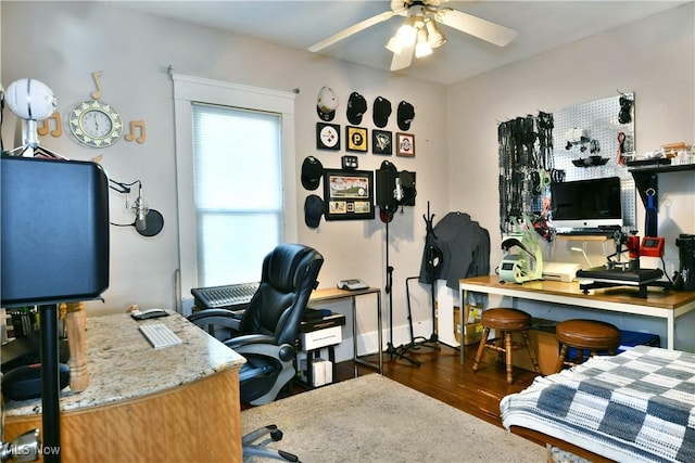 2816 E Market St, Warren, OH 44483 - home office with a ceiling fan and wood finished floors
