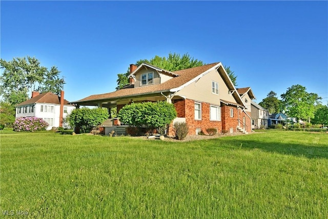 2816 E Market St, Warren, OH 44483 - view of side of home featuring a chimney and a lawn