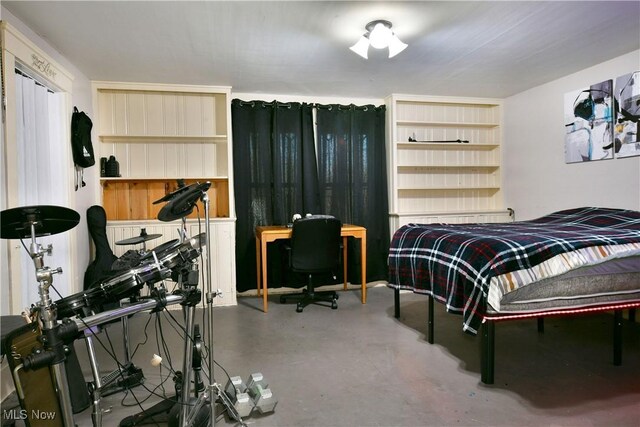 2816 E Market St, Warren, OH 44483 - bedroom with concrete floors