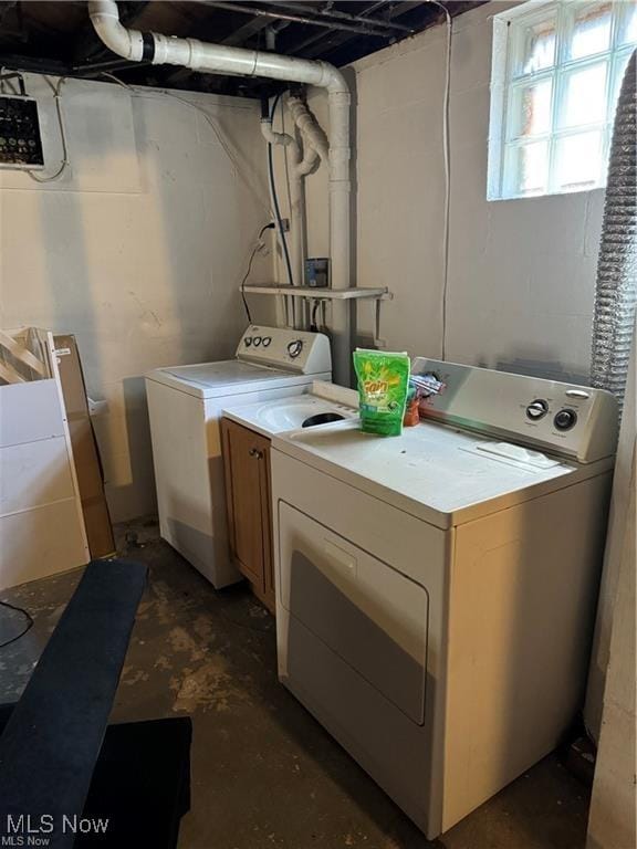 14240 Crk 410, Lot, Coshocton, OH 43812 - laundry room with washer and dryer