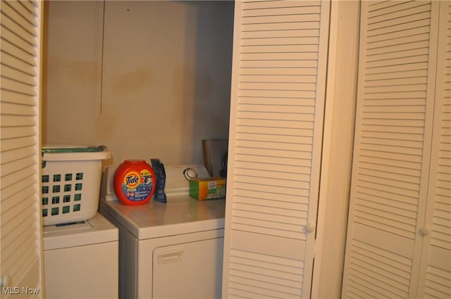 1883 Ridge Meadow Ct, Twinsburg, OH 44087 - laundry area with washer and clothes dryer