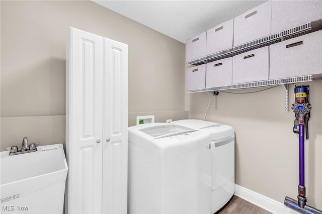 1487 Barrymore Ln, Wadsworth, OH 44281 - laundry area featuring cabinet space, independent washer and dryer, baseboards, and wood finished floors