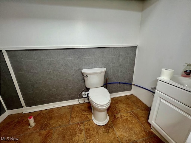 725 Logan Ave, Mingo Junction, OH 43938 - full bathroom with toilet, vanity, and tile walls