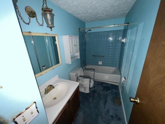 201 Morgan Dr, Painesville, OH 44077 - full bathroom with toilet, vanity, shower / washtub combination, and a textured ceiling