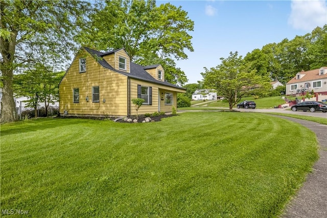 3304 Tangent St, Youngstown, OH 44502 - view of property exterior featuring a lawn