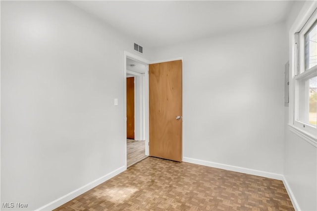 3304 Tangent St, Youngstown, OH 44502 - unfurnished room with baseboards