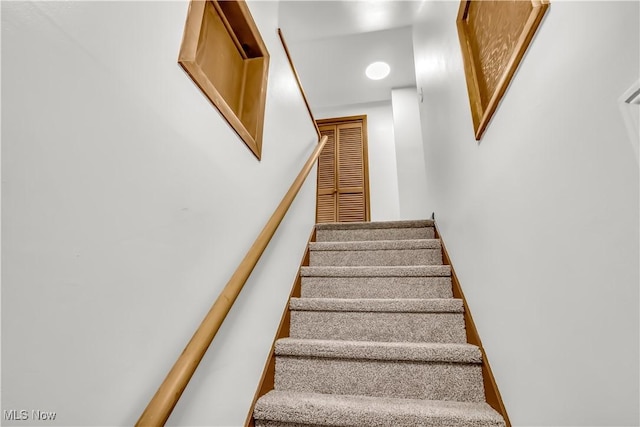 3304 Tangent St, Youngstown, OH 44502 - view of stairway