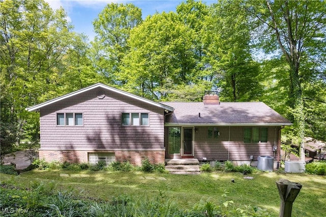 4512 Conestoga Trl, Copley, OH 44321 - tri-level home with central AC unit, a chimney, and a front lawn