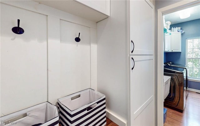 218 Treetop Spur, Copley, OH 44321 - mudroom featuring light wood-type flooring, washer / dryer, and baseboards