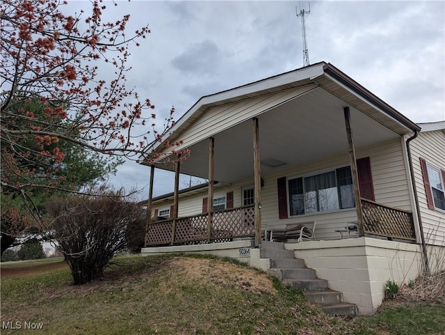 50364 Carroll Rd, East Liverpool, OH 43920 - view of front facade with a porch