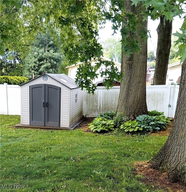 564 Stephens Rd, Akron, OH 44312 - view of yard