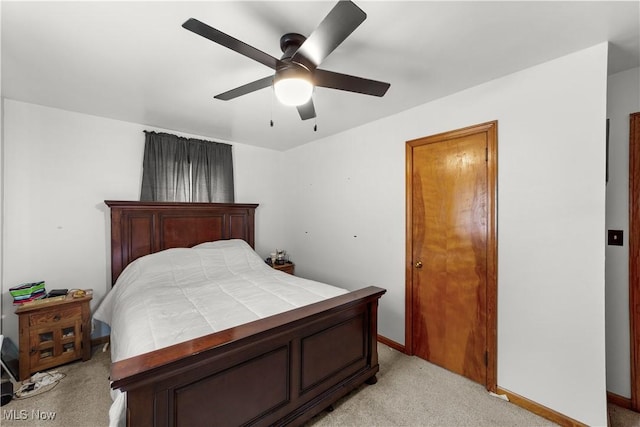 425 Warwick St, Akron, OH 44305 - bedroom with light colored carpet, baseboards, and a ceiling fan