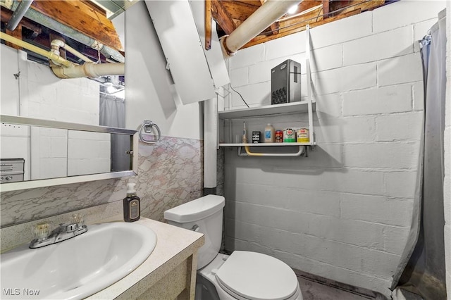 425 Warwick St, Akron, OH 44305 - bathroom featuring toilet and vanity