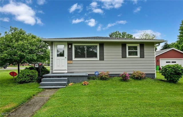 123 Wabash Ave, Orrville, OH 44667 - bungalow-style house featuring a front yard