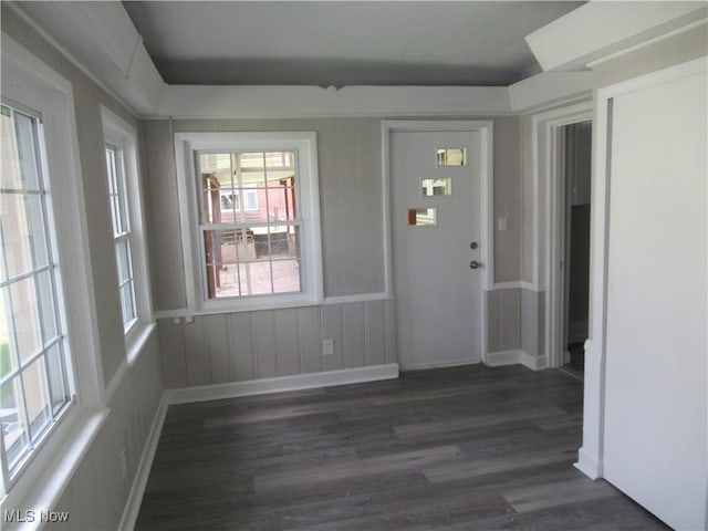 6453 Poplar Dr, Independence, OH 44131 - foyer featuring dark wood-type flooring and baseboards