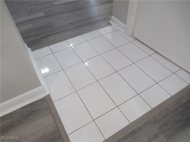 6453 Poplar Dr, Independence, OH 44131 - detailed view of baseboards