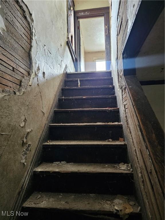 3474 W 60th St, Cleveland, OH 44102 - view of staircase