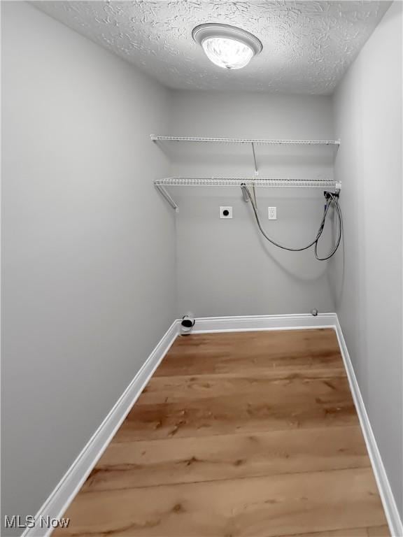 9530 Cove Dr Unit C-26, North Royalton, OH 44133 - laundry area featuring hookup for a washing machine, wood finished floors, baseboards, and a textured ceiling
