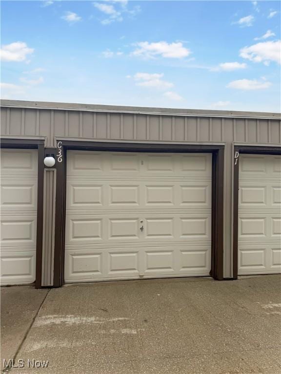 9530 Cove Dr Unit C-26, North Royalton, OH 44133 - view of garage