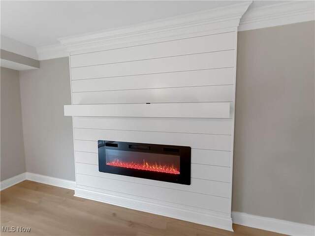 9530 Cove Dr Unit C-26, North Royalton, OH 44133 - detailed view of a fireplace, wood finished floors, baseboards, and crown molding
