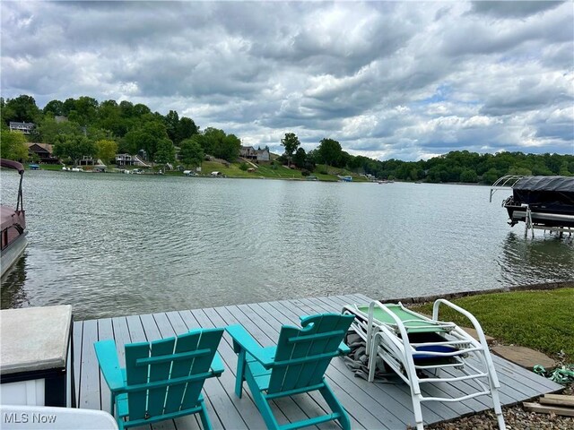 450 W Mohawk Dr, Malvern, OH 44644