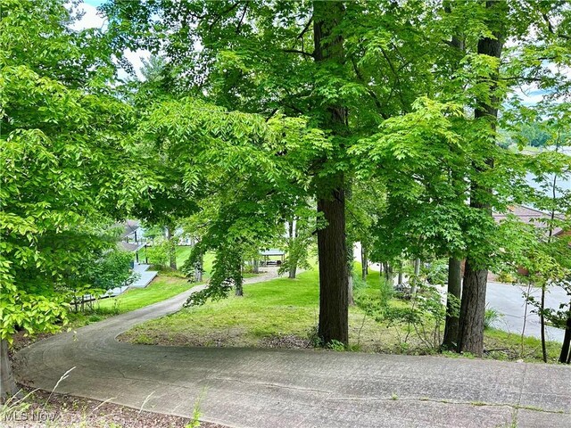 450 W Mohawk Dr, Malvern, OH 44644